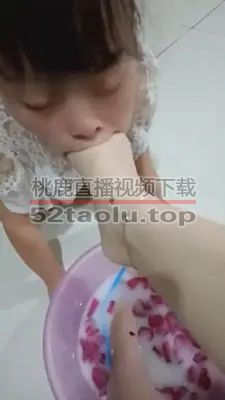【女幕乐】和主人整盆洗脚水,住狗笼子 G210529-8