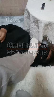 【酱酱果】白袜脚踩地毯狗 JS231130-1