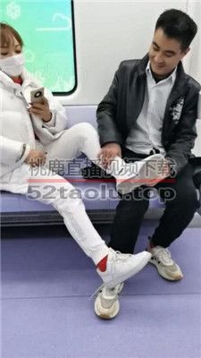 【乐姐】地铁上挑逗贱奴 JS2402010-5