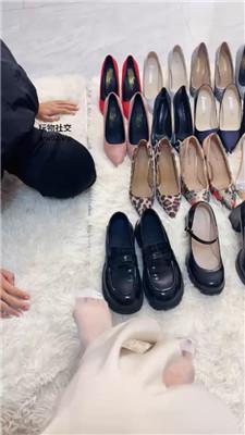 【沐沐大大】超多脏鞋驯化人体擦鞋器 JS241016-12