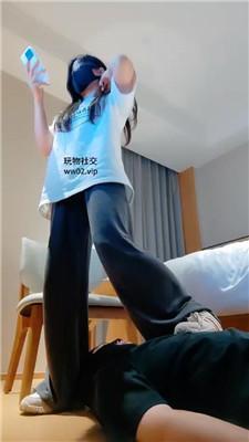 【妮蔻】脏运动鞋全体重踩踏/骑马闻舔白袜/品尝内裤 bf46592