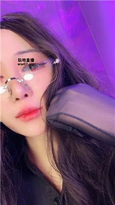 【维因】女上司盯手丝香水    250408-21