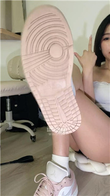 【台湾小花】清理鞋底    251004-13